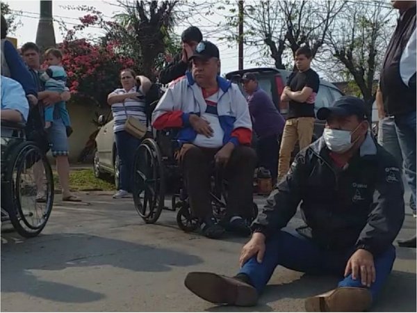 Pacientes protestan por suspensión de diálisis en Hospital de Coronel Oviedo