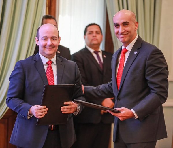 Gobierno instala fibra óptica para conexión a unos ciento diez Servicios de Salud - .::RADIO NACIONAL::.