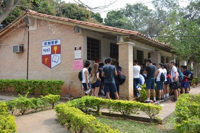 Estudiantes de la ENEF se resisten a levantar toma de institución
