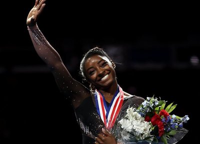 La gimnasta Simone Biles volvió a maravillar al mundo