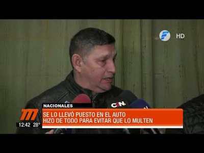 Se llevó a un PMT por delante para no ser multado