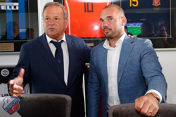 Sneijder se retira del fútbol