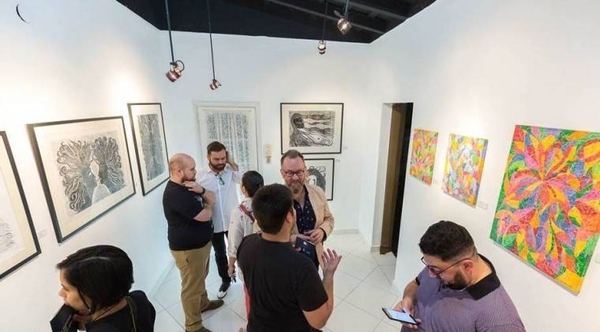 HOY / V Edición de "Noche de Galerías" recorre el Mercado de Arte de Asunción