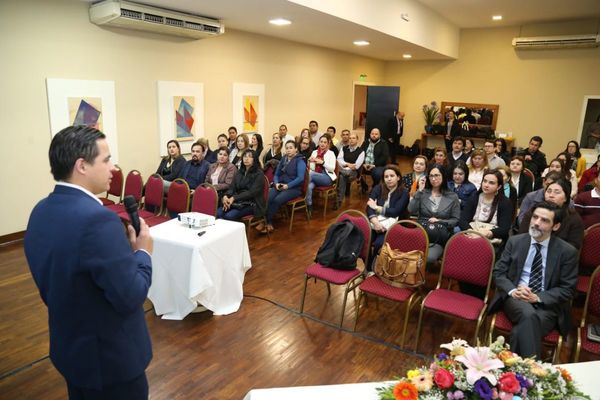 Becal: docentes iniciaron taller de especialización para viajar a Chile