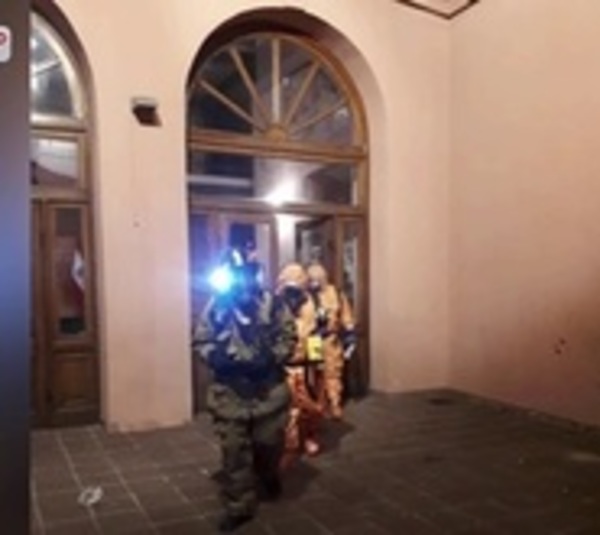 Evacuan Teatro Municipal por ataque con gas pimienta - Paraguay.com