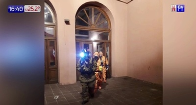 Evacuan Teatro Municipal por ataque con gas pimienta | Noticias Paraguay