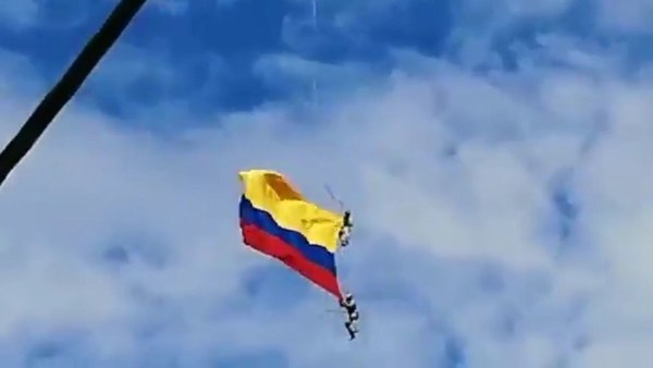 VIDEO: Trágica caída de dos militares que pendían de la cuerda de un helicóptero - ADN Paraguayo