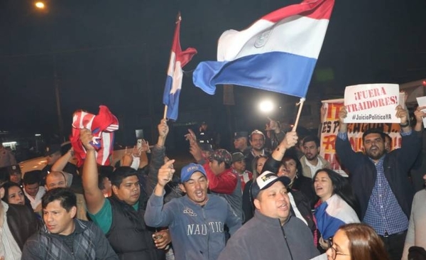 HOY / Alta tensión: pro y anti juicio político embarcan a peligroso martes 13 de protestas