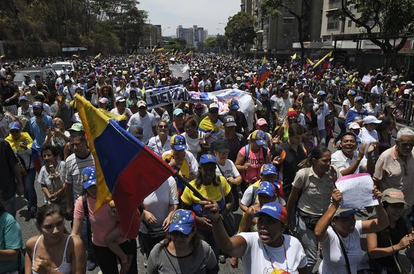 Venezuela: Oficialismo evalúa adelanto de elecciones parlamentarias