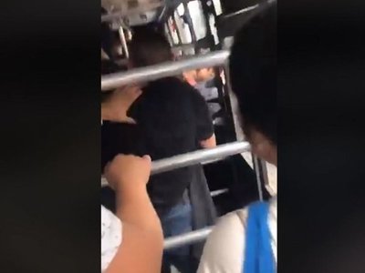 Robó en pleno micro y los pasajeros casi lo linchan