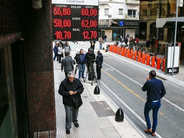 Mercados en Argentina se hunden tras la debacle electoral de Macri