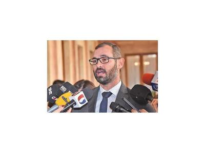En medio de crisis, Gobierno asegura que redujo gastos
