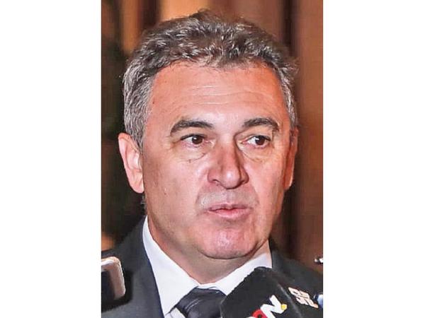 Luis Villordo asume en ANDE y promete dar tranquilidad