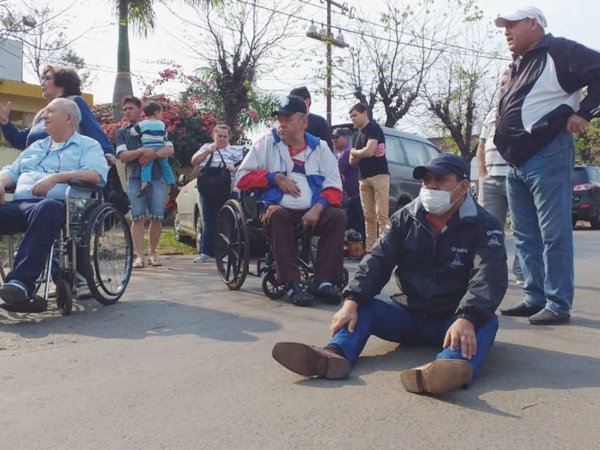 Pacientes renales no reciben diálisis por falla de máquinas