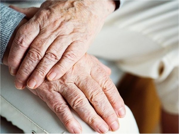 Piel de adultos mayores necesita cuidados especiales