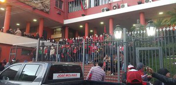 Marcha colorada en apoyo al Gobierno y rechazo al juicio político