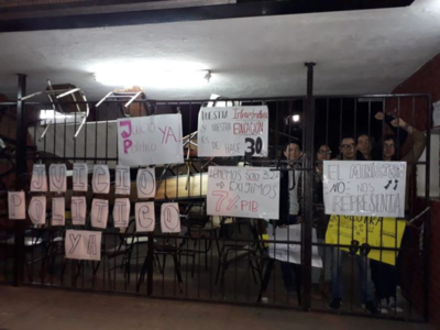 Estudiantes secundarios exigen juicio político al Ejecutivo