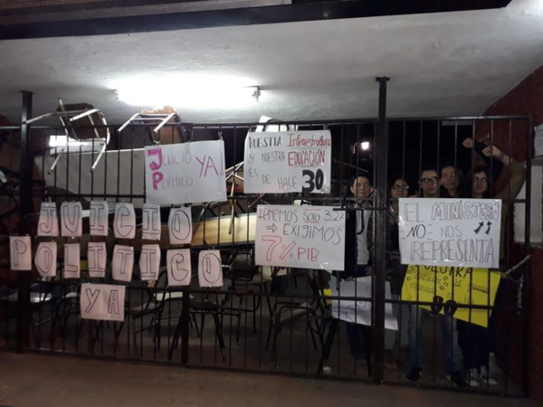 Estudiantes secundarios exigen juicio político al Ejecutivo