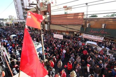 Colorados marchan a favor de Abdo y bloquean calles del microcentro