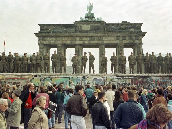 Berlín recuerda la construcción del muro