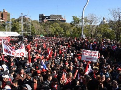Principales calles del microcentro bloqueadas por marea colorada