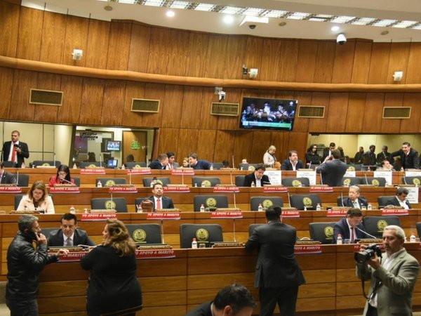 Guerra de carteles en Diputados por juicio político