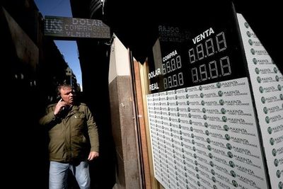 Tras apreciarse en apertura, peso argentino vuelve a caer - Mundo - ABC Color