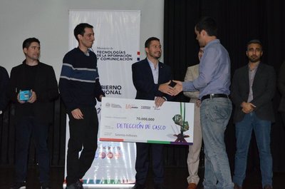 Sistema que detecta motociclistas sin casco fue el ganador del Hackathon 2019 | .::Agencia IP::.