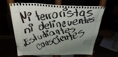 Estudiantes secundarios siguen en vigilia por el juicio político - Nacionales - ABC Color