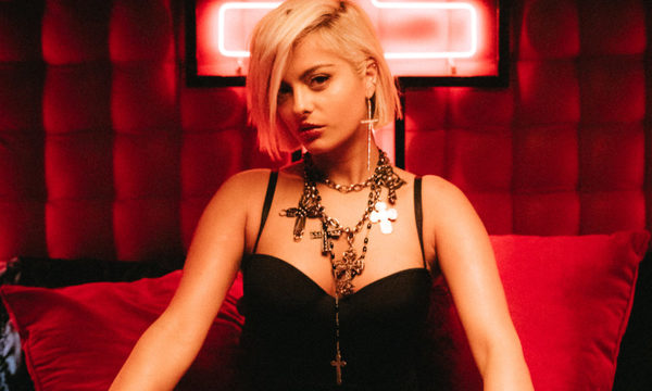 Bebe Rexha arremete contra ejecutivo que la acusó de ser muy vieja para ser sexy
