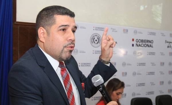 HOY / Sigue barrida en Itaipú: entra Fabián Dominguez sale Mónica Perez, en Dirección Financiera