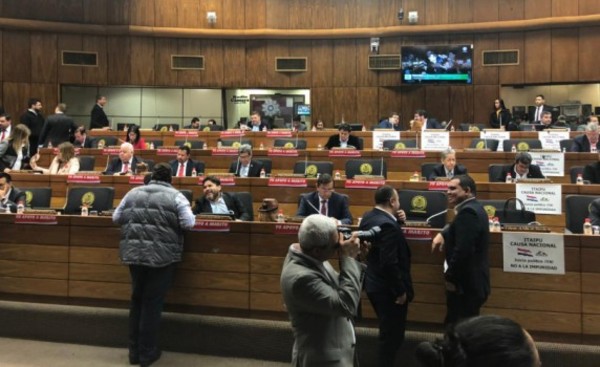 "Yo apoyo a Marito" afirman diputados colorados