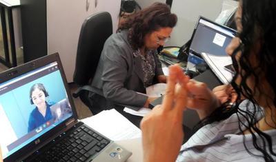 Promulgan ley que garantiza atención a personas con discapacidad auditiva en entes del Estado | .::Agencia IP::.