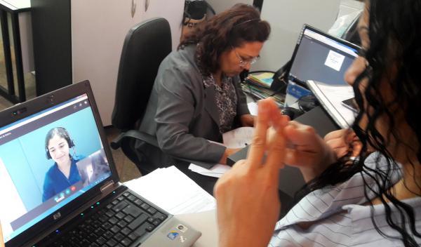 Promulgan ley que garantiza atención a personas con discapacidad auditiva en entes del Estado | .::Agencia IP::.