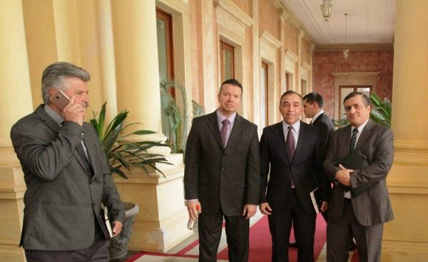 Instan a acompañar la investigación fiscal