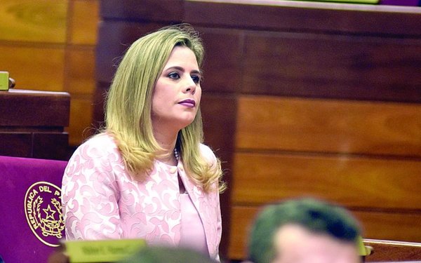 Kattya González: "Fuimos excluidos, teníamos tanto derecho como los colorados" » Ñanduti