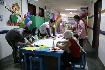 Pequeños pacientes crearon arcoíris de la esperanza en Clínicas