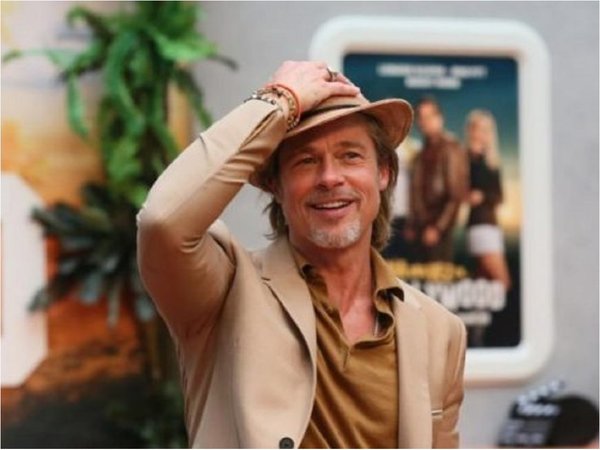 Brad Pitt levanta pasiones en la presentación de su nueva película