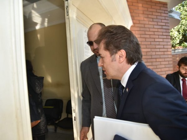 Castiglioni ratifica ante Fiscalía responsabilidad de Hugo Saguier en firma de acta