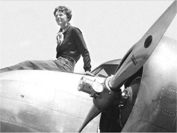 Descubridor del naufragio del Titanic busca avión de Earhart