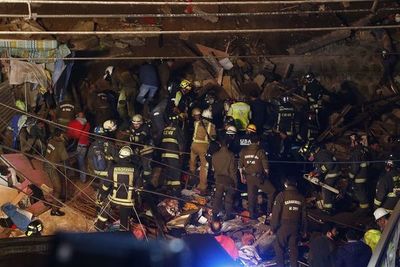 Al menos cuatro muertos en derrumbe de cerro en Valparaíso - Mundo - ABC Color