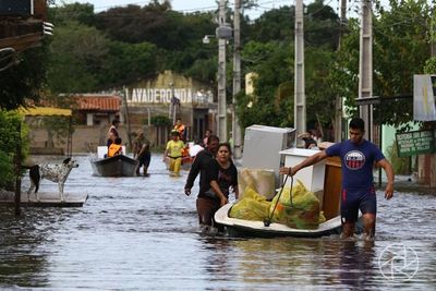 Miles de anegados y un gobierno que improvisó ayuda