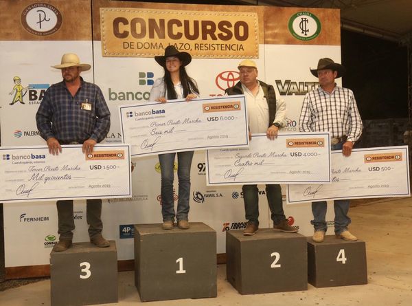 Premiaron a ganadores de la Marcha Criolla