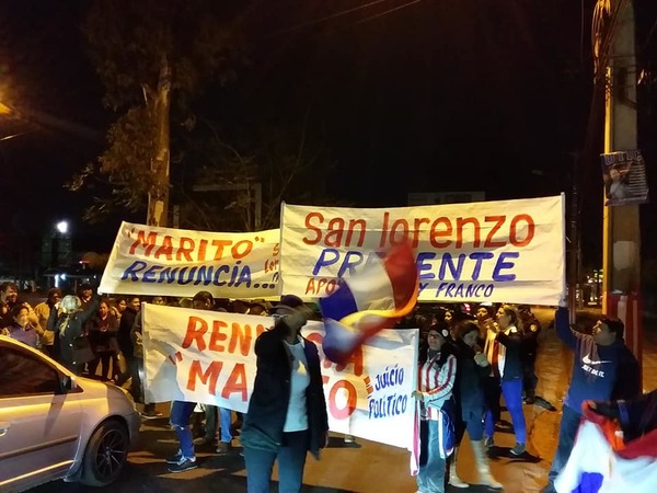 Un grupo de ciudadanos encabezados por el edil Freddy Franco se manifestaron a la altura de Ybera | San Lorenzo Py