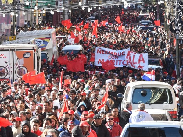 Arreo colorado para ejercer presión contra juicio causa caos en capital