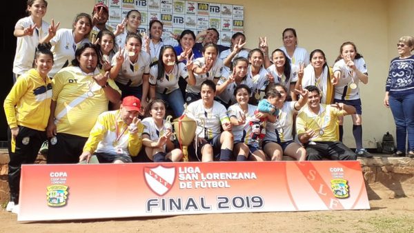 Chicas del 12 de Octubre lograron el bicampeonato | San Lorenzo Py