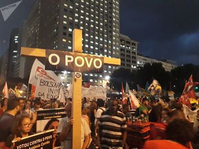 Miles protestan en decenas de ciudades brasileñas contra recortes en educación » Ñanduti