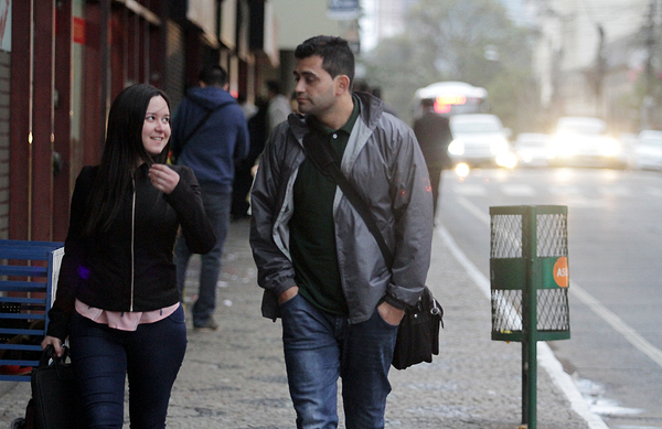 Víspera de feriado con clima frío a fresco y vientos del sureste