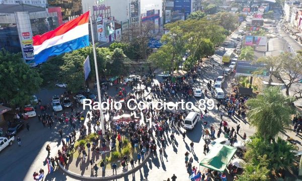 Movilización y cierre de locales en microcentro de CDE