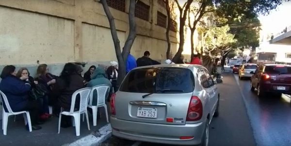 Alumnos de colegio Presidente Franco declaran paro hasta que echen a Marito y Velázquez